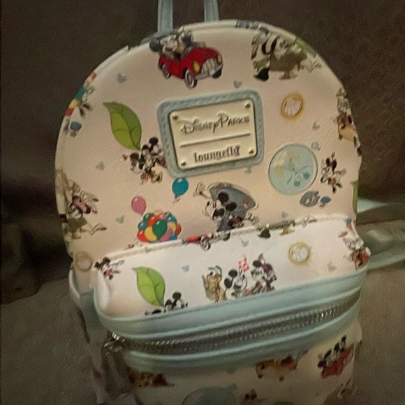 The lounge fly Disney backpack, used and the price is negotiable - Picture 2 of 3